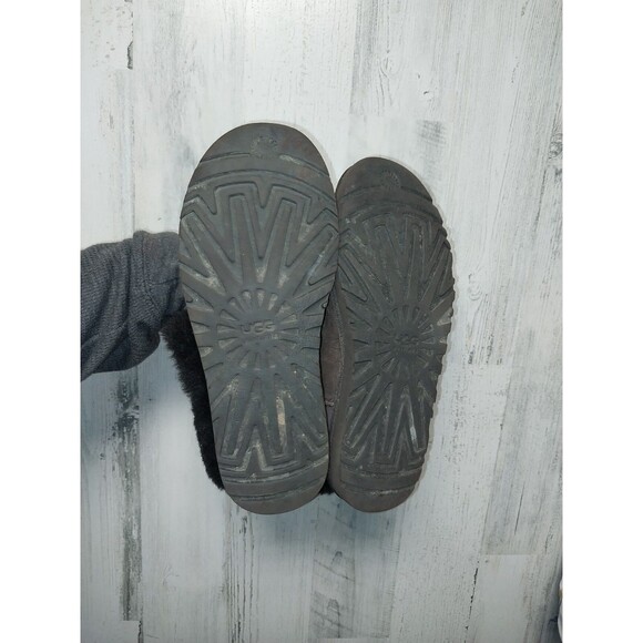 UGG Bailey Button 5803 Women's Boots Size 7 Brown Suede - Picture 9 of 9